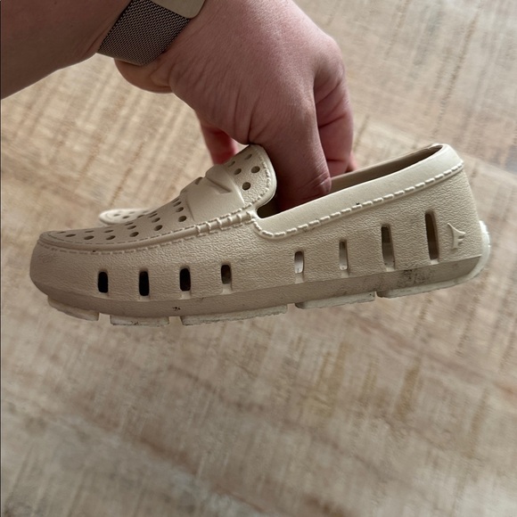 Floafers - Picture 4 of 11